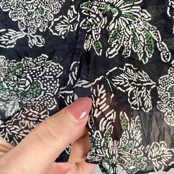 Veronica Beard Silk Ruffle Sleeve Floral Blouse in Black Green Multi Size Small. - Picture 8 of 12